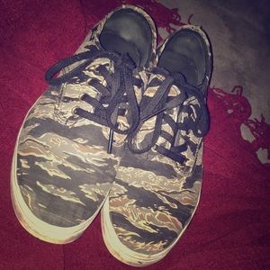 Vans-camo print